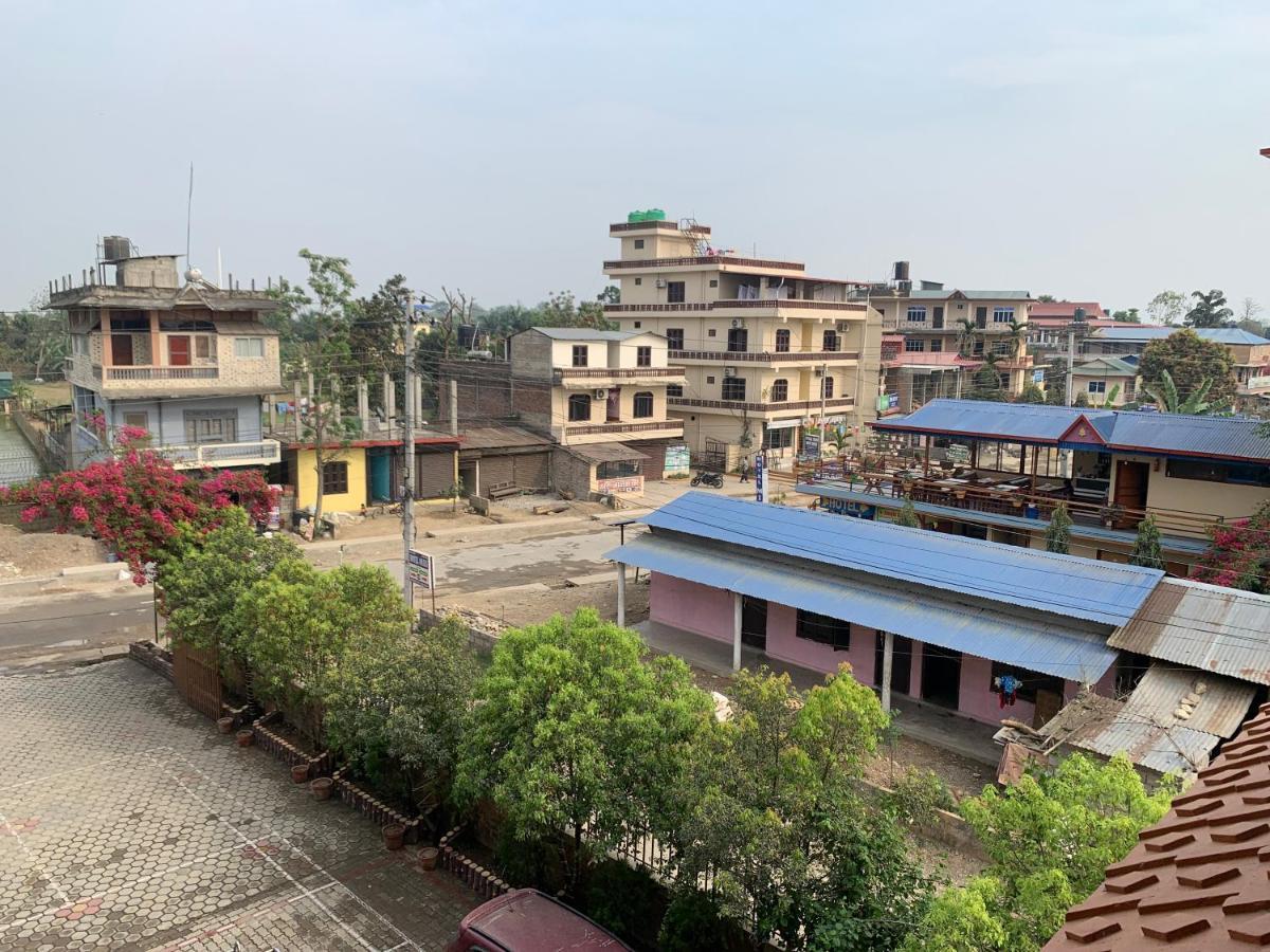 Chitwan Palace Sauraha Exterior photo